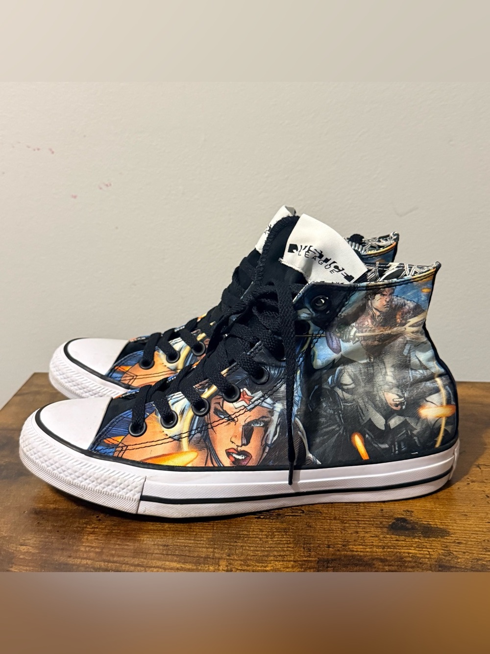 Converse Superman DC Comics Unisex Vol 1 Limited Edition Sz W9/M7 - Picture 3 of 11